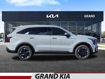 New 2025 Kia Sorento S