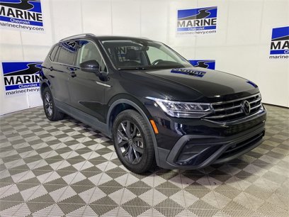 Used 2022 Volkswagen Tiguan SE w/ Panoramic Sunroof Package