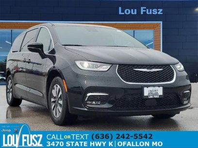 New 2025 Chrysler Pacifica Select