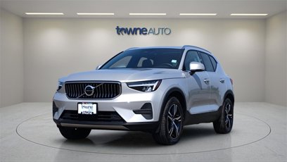 Used 2025 Volvo XC40 B5 Core