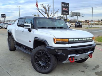New 2025 GMC Hummer EV 2X w/ LPO, Sport Package