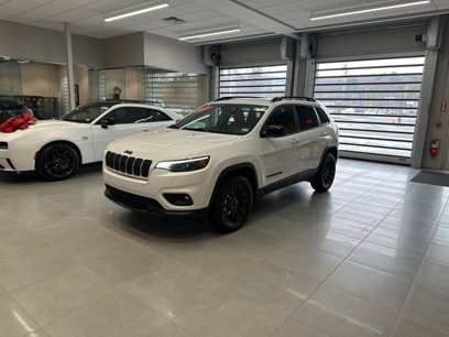 Used 2023 Jeep Cherokee Altitude Lux
