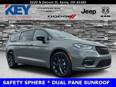 New 2025 Chrysler Pacifica Limited