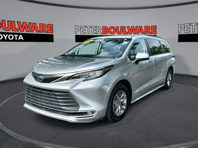 Used 2022 Toyota Sienna XLE