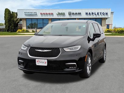 New 2025 Chrysler Pacifica Select