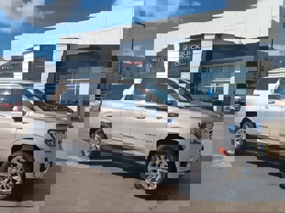 Used 2024 GMC Yukon XL SLT w/ SLT Luxury Package