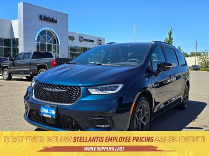 New 2025 Chrysler Pacifica Premium