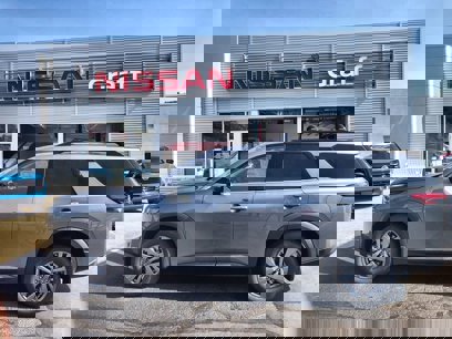 New 2025 Nissan Pathfinder SV w/ SV Premium Package