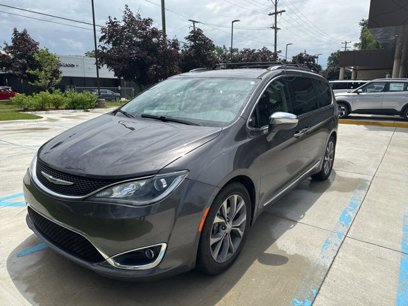 Used 2019 Chrysler Pacifica Limited w/ Tire & Wheel Group