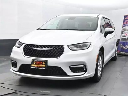 Used 2023 Chrysler Pacifica Touring-L