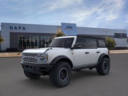 New 2023 Ford Bronco Badlands w/ Sasquatch Package