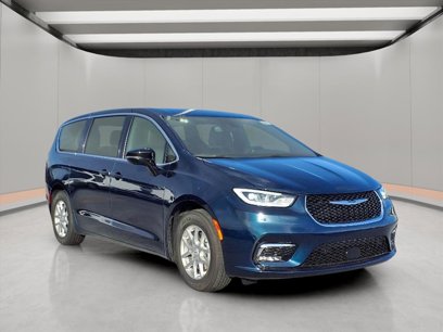 New 2025 Chrysler Pacifica Select