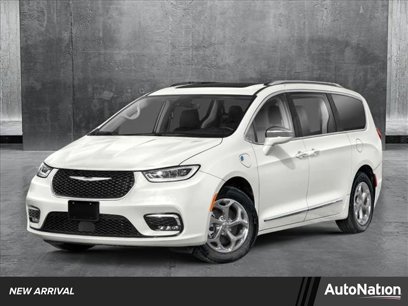 Used 2022 Chrysler Pacifica Touring-L w/ Uconnect Theater Family Group