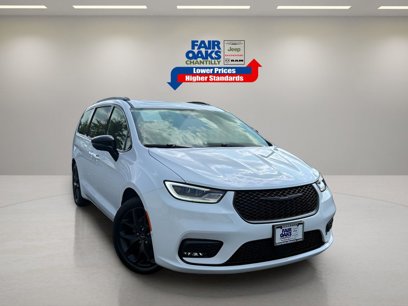 Used 2024 Chrysler Pacifica Limited w/ S Appearance Package