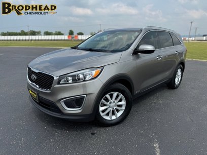 Used 2017 Kia Sorento LX w/ LX Convenience Package