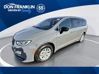 New 2025 Chrysler Pacifica Select