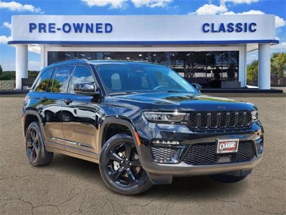 Used 2023 Jeep Grand Cherokee Limited w/ Black Appearance Package