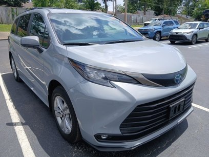 Used 2022 Toyota Sienna XLE Woodland Edition