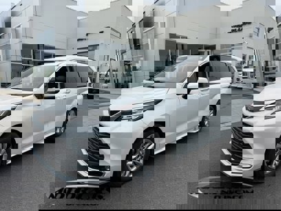 Used 2022 Toyota Sienna XLE