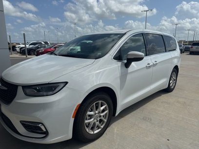 Used 2023 Chrysler Pacifica Touring-L