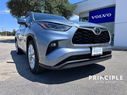 Used 2023 Toyota Highlander Limited