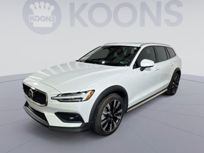 Used 2023 Volvo V60 B5 Cross Country Ultimate w/ Climate Package