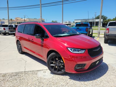 New 2025 Chrysler Pacifica Limited