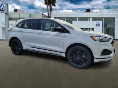 Used 2022 Ford Edge SE w/ Black Appearance Package