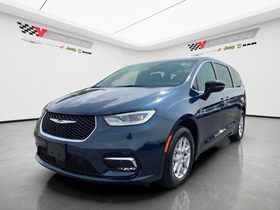 New 2025 Chrysler Pacifica Select