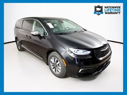 Used 2023 Chrysler Pacifica Limited
