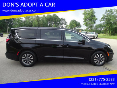 Used 2024 Chrysler Pacifica Select