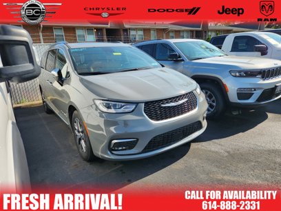 Used 2023 Chrysler Pacifica Pinnacle