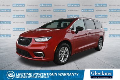 New 2026 Chrysler Pacifica Select