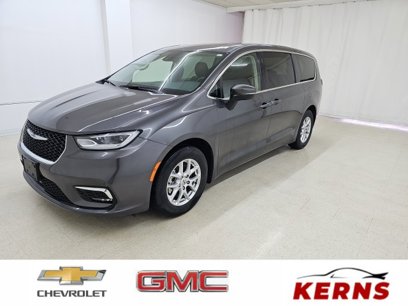 Used 2023 Chrysler Pacifica Touring-L
