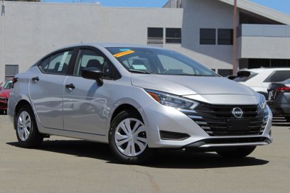New 2025 Nissan Versa S w/ Trunk Package