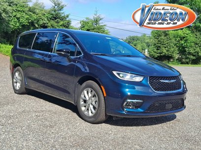 New 2025 Chrysler Pacifica Select