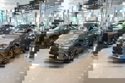 New 2025 Lexus ES 350 w/ Luxury Package