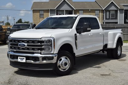 New 2025 Ford F350 Lariat w/ FX4 Off-Road Package