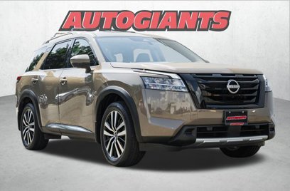 Used 2024 Nissan Pathfinder Platinum w/ Black Appearance Package