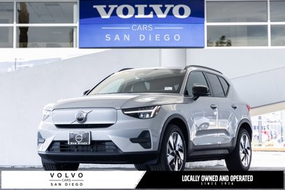 New 2025 Volvo EX40 Core w/ Climate Package