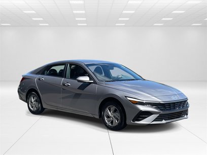New 2025 Hyundai Elantra SE