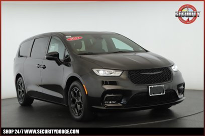 Used 2022 Chrysler Pacifica Touring-L w/ S Appearance Package