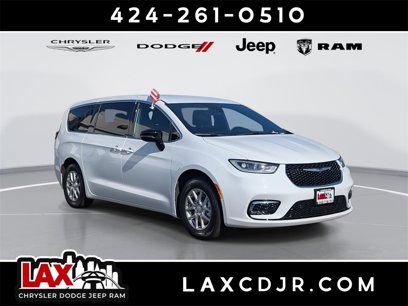 New 2025 Chrysler Pacifica Select
