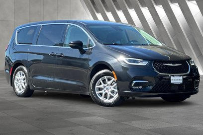 Used 2023 Chrysler Pacifica Touring-L