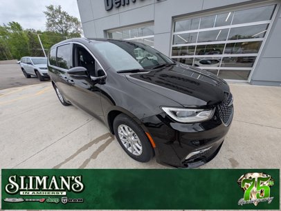 New 2025 Chrysler Pacifica Select