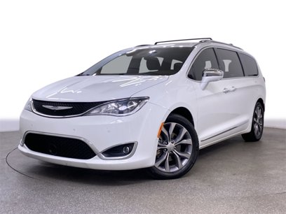 Used 2019 Chrysler Pacifica Limited w/ Tire & Wheel Group