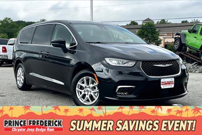 Used 2023 Chrysler Pacifica Touring-L