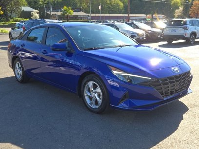 Used 2023 Hyundai Elantra SE w/ Cargo Package
