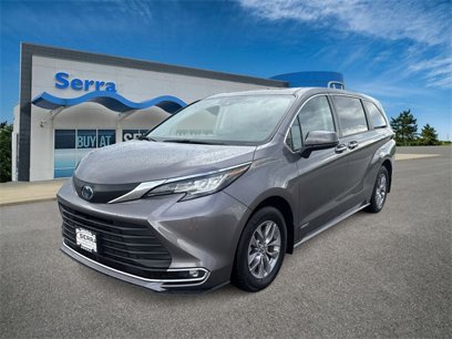 Used 2021 Toyota Sienna XLE