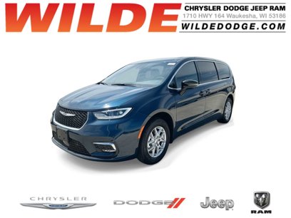 New 2025 Chrysler Pacifica Select